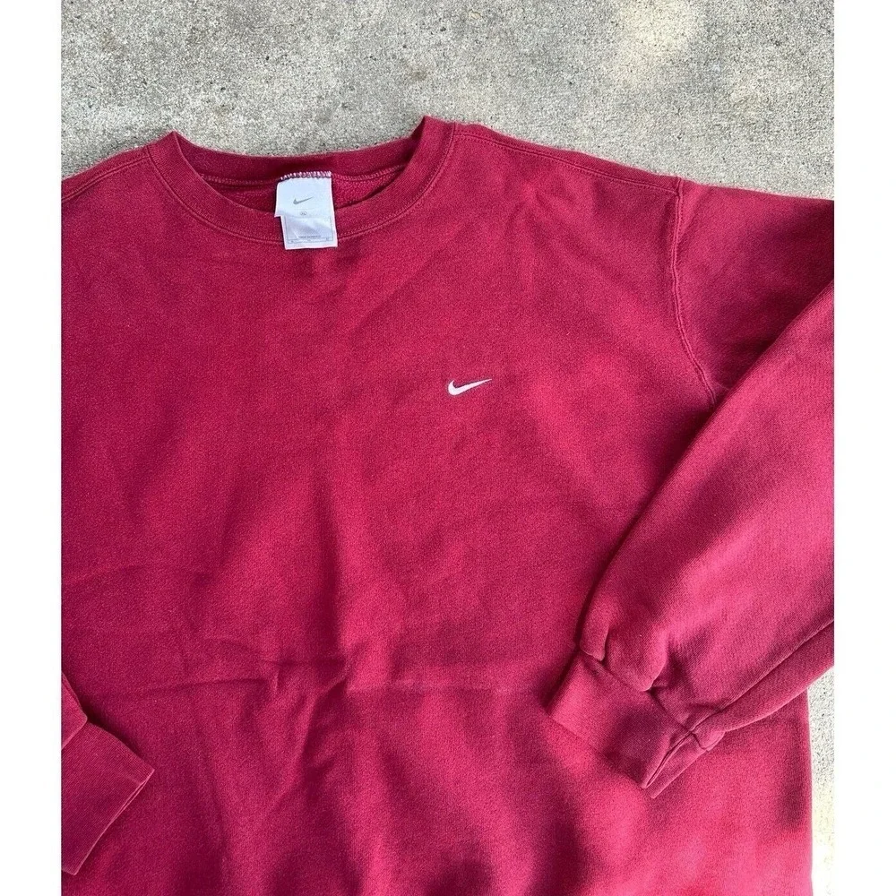 Nike Mens Crewneck Sweatshirt Burgundy Embroidered Swoosh‎ XL Fleece Pullover